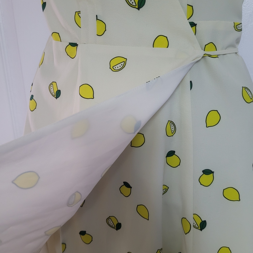 Chic White Midi Wrap Dress with Lemon Print - Picture 3 of 8